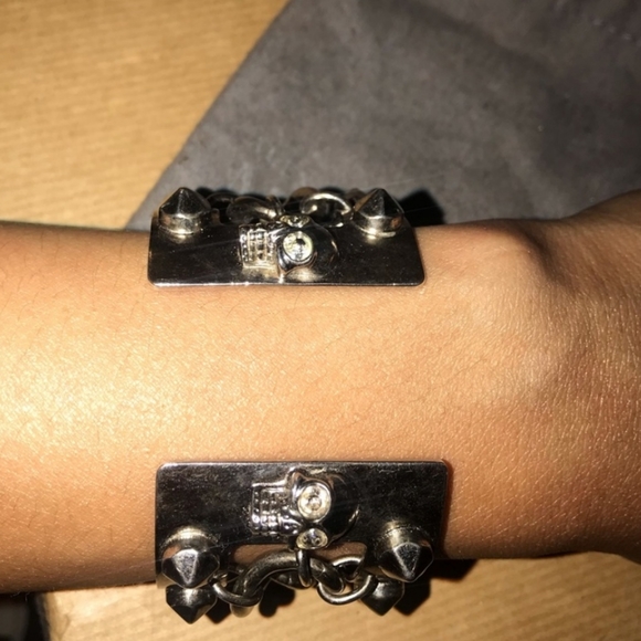 ALEXANDER MCQUEEN Studded Silver Cuff - Picture 5 of 8